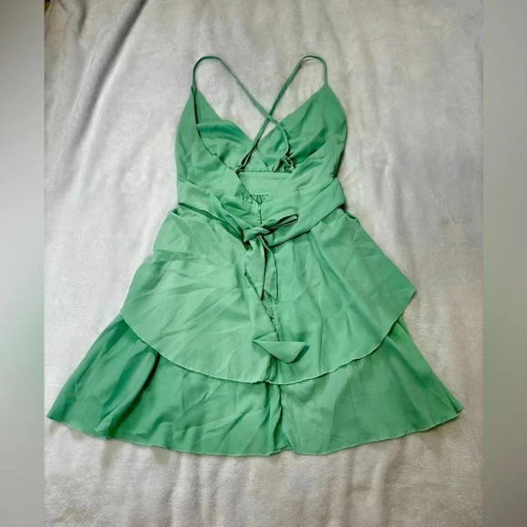 Satin‎ Mini Dress Criss Cross Back Ruffle Hem Party Cocktail Green Size S - Picture 3 of 4